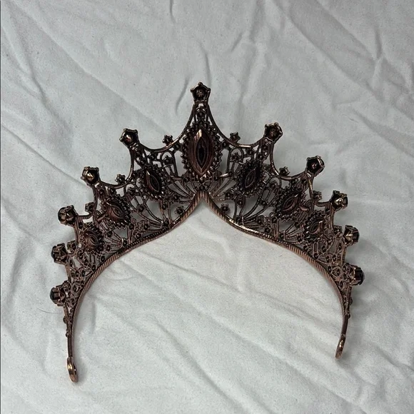 Elegant Black and Rose Gold Tiara - Picture 4 of 9
